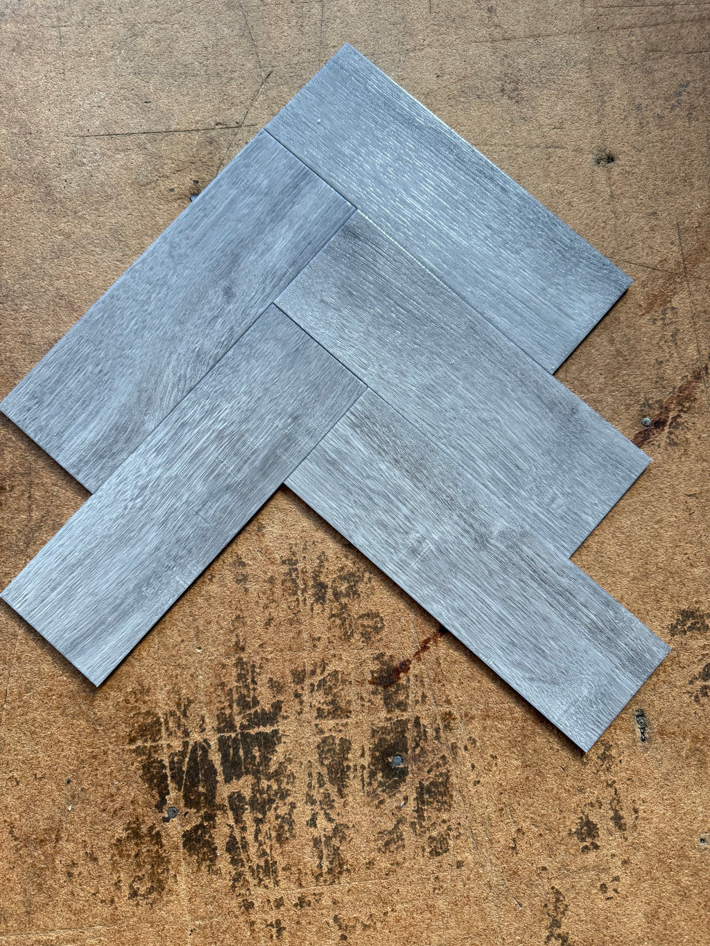 LX Hausys Dove Dale Oak parquet LVT (94.1m2 available)